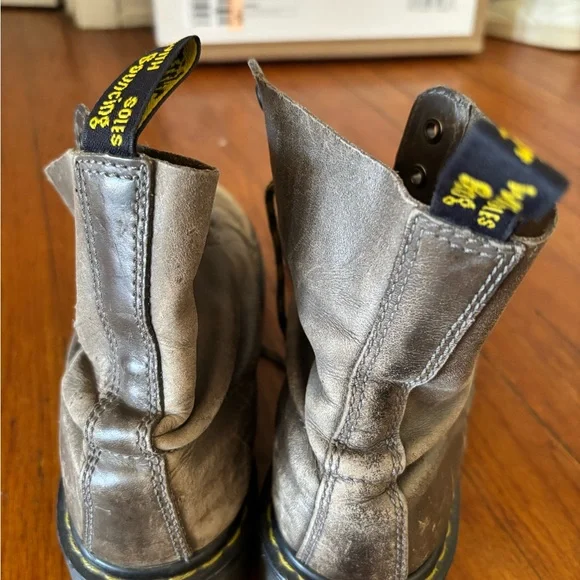 Dr. Marten size 9 women BROWN BOOTS - Picture 6 of 7